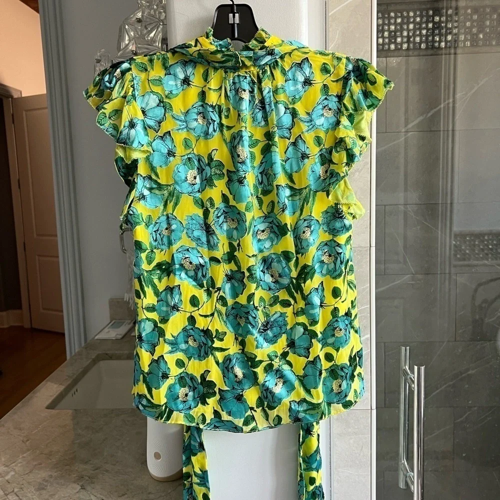 ALICE + OLIVIA Jordana Bow-Collar Button-Front Blouse - Picture 2 of 14